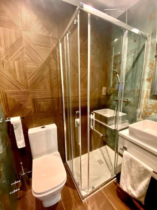 Piso De Diseno Junto Teatro Real Apartment Madrid Luaran gambar