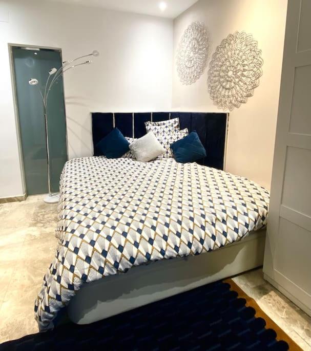 Piso De Diseno Junto Teatro Real Apartment Madrid Luaran gambar